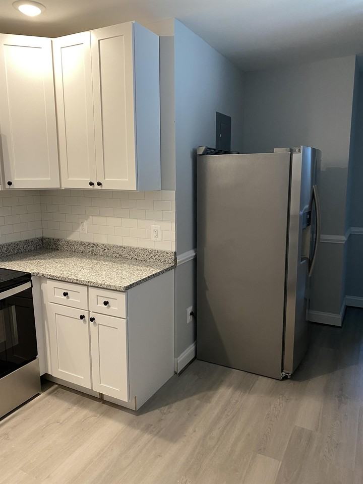 146 146 North East Avenue - D Private Bath Available $850 - Photo 3 of 12