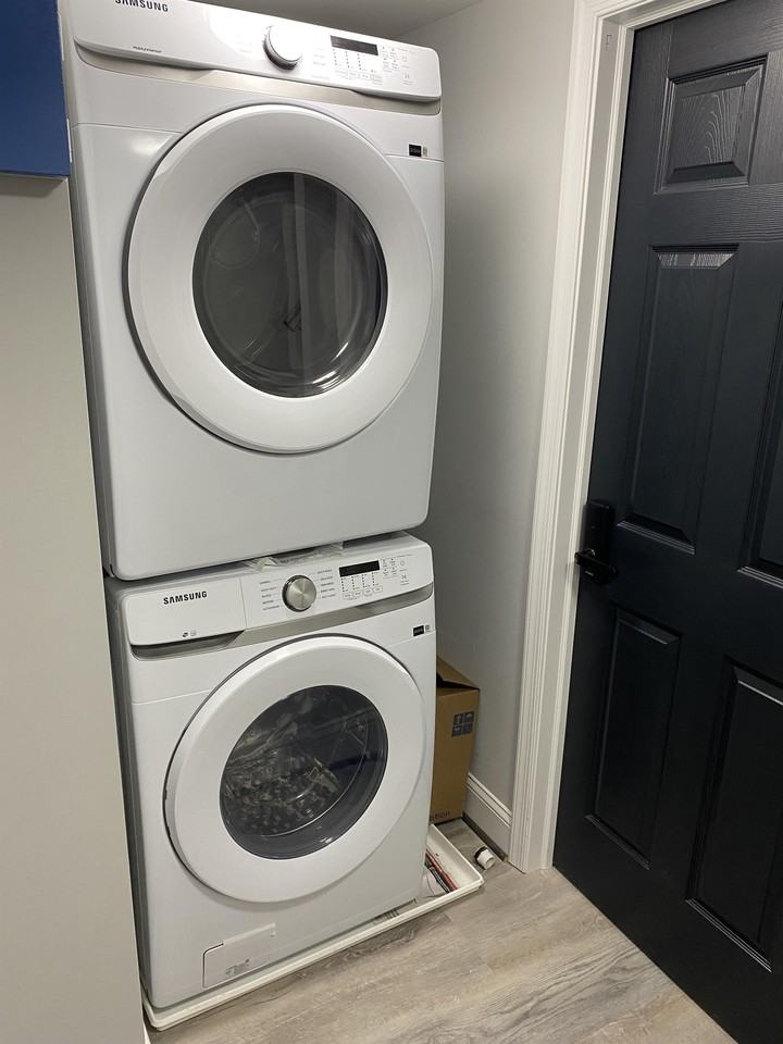 146 146 North East Avenue - D Private Bath Available $850 - Photo 4 of 12