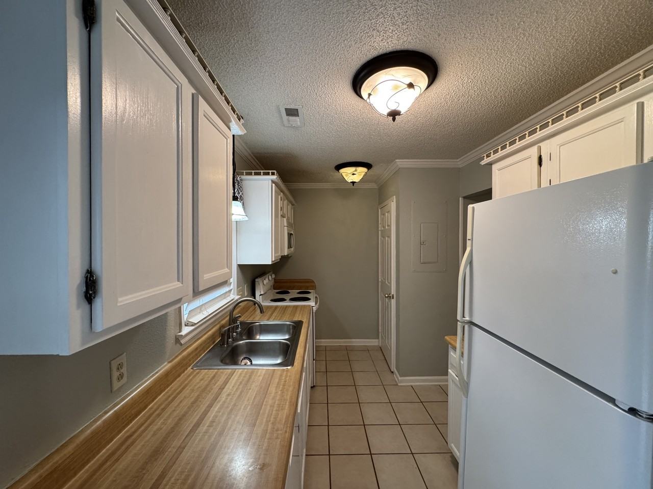 397 Oakland Rd #1 - Photo 5 of 20