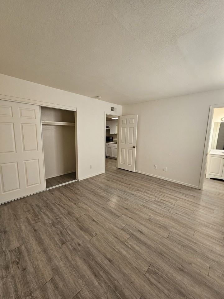 811 E Siesta Dr #3 - Photo 3 of 10