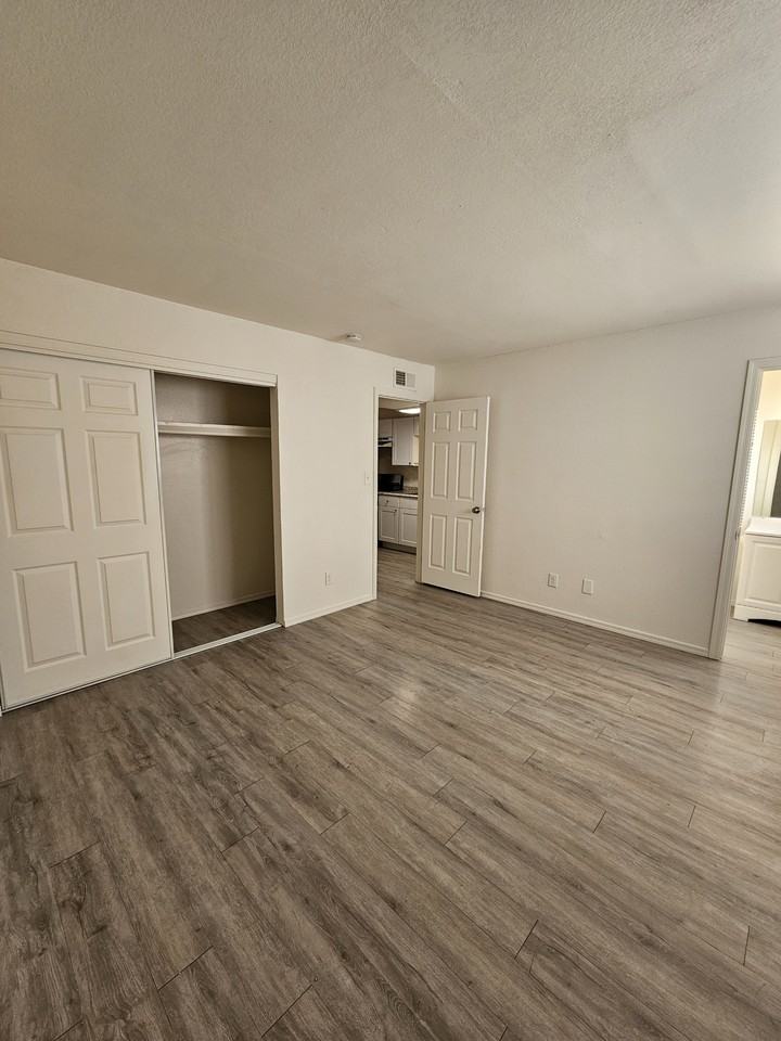 811 E Siesta Dr #3 - Photo 4 of 10