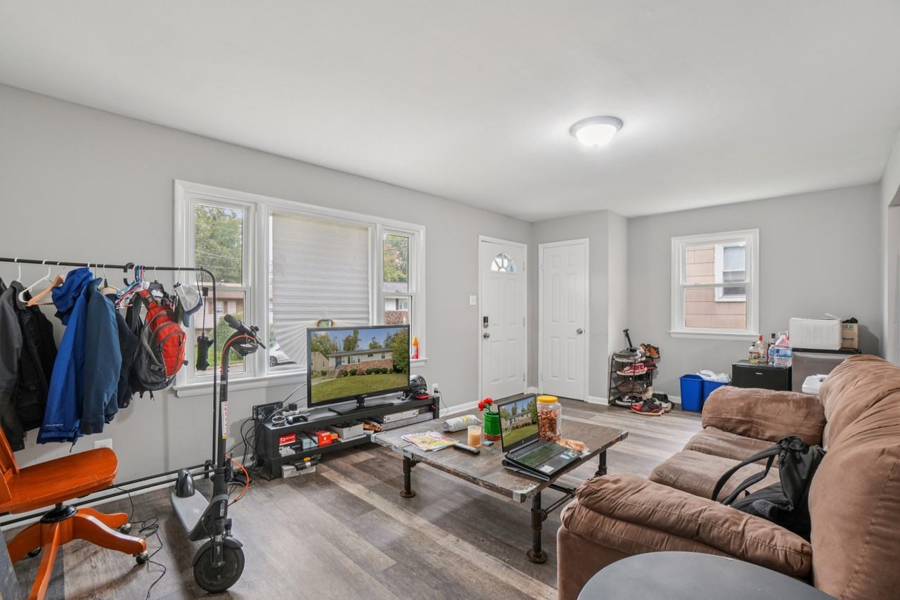 8312 Potomac Ave #1 - Photo 5 of 10