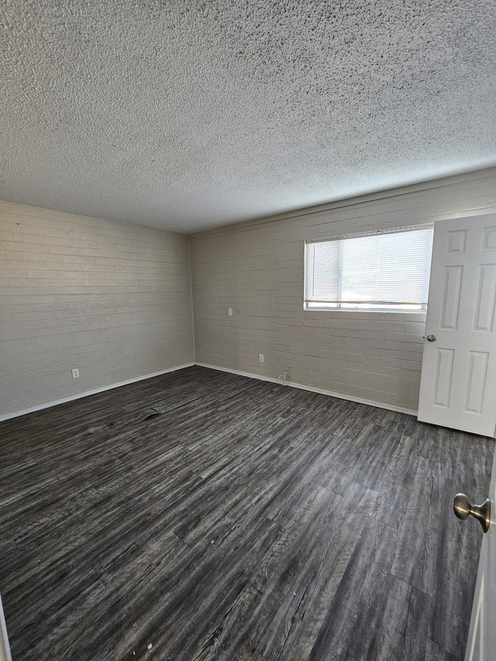 720 East Siesta Drive #2 - Photo 4 of 6