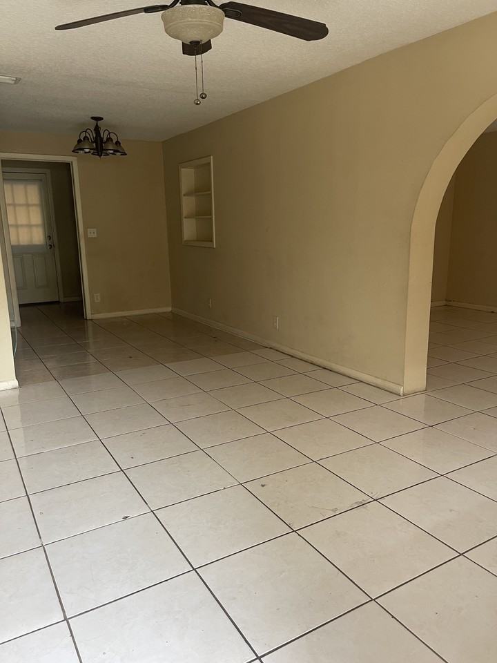 5057 Lincoln Circle North #1 - Photo 4 of 11