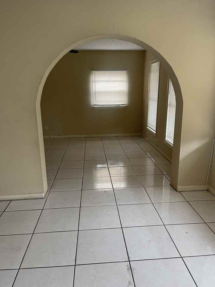 5057 Lincoln Circle North #1 - Photo 5 of 11