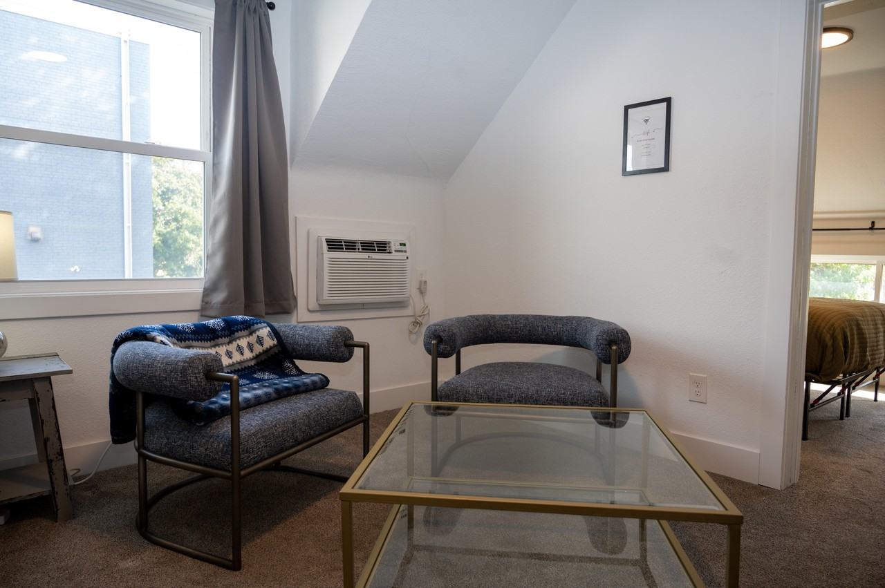 625 1st St Sw #2 - Photo 4 of 17