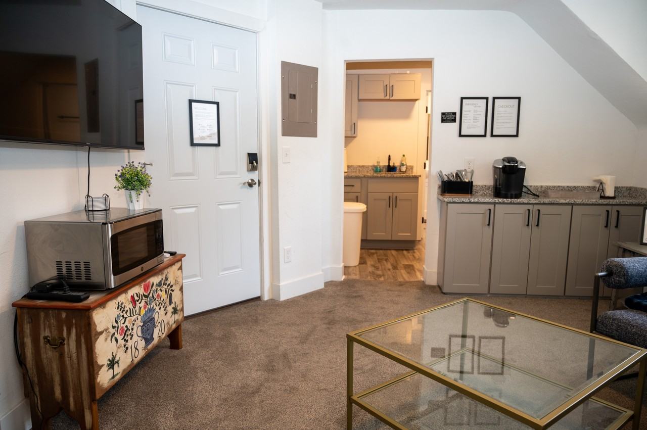 625 1st St Sw #2 - Photo 6 of 17