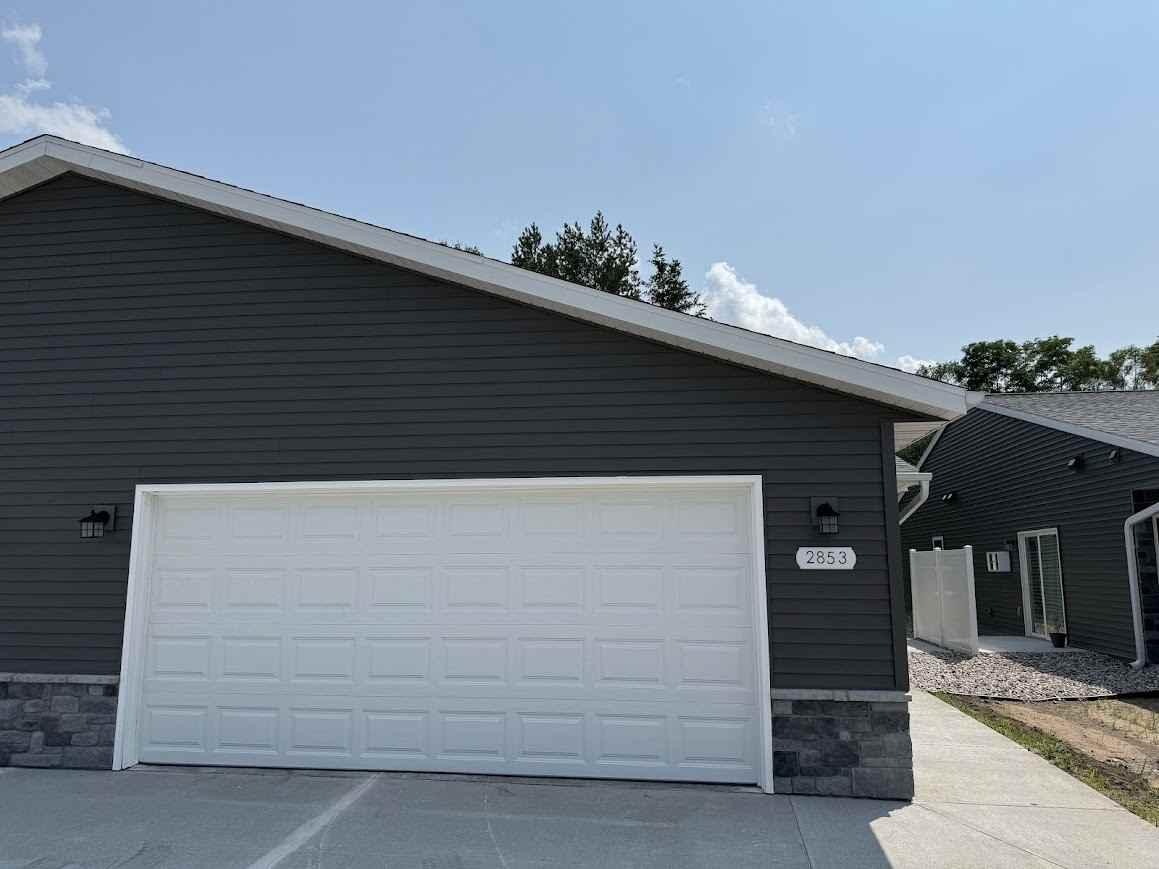 2843 Patch St - Photo 3 of 36