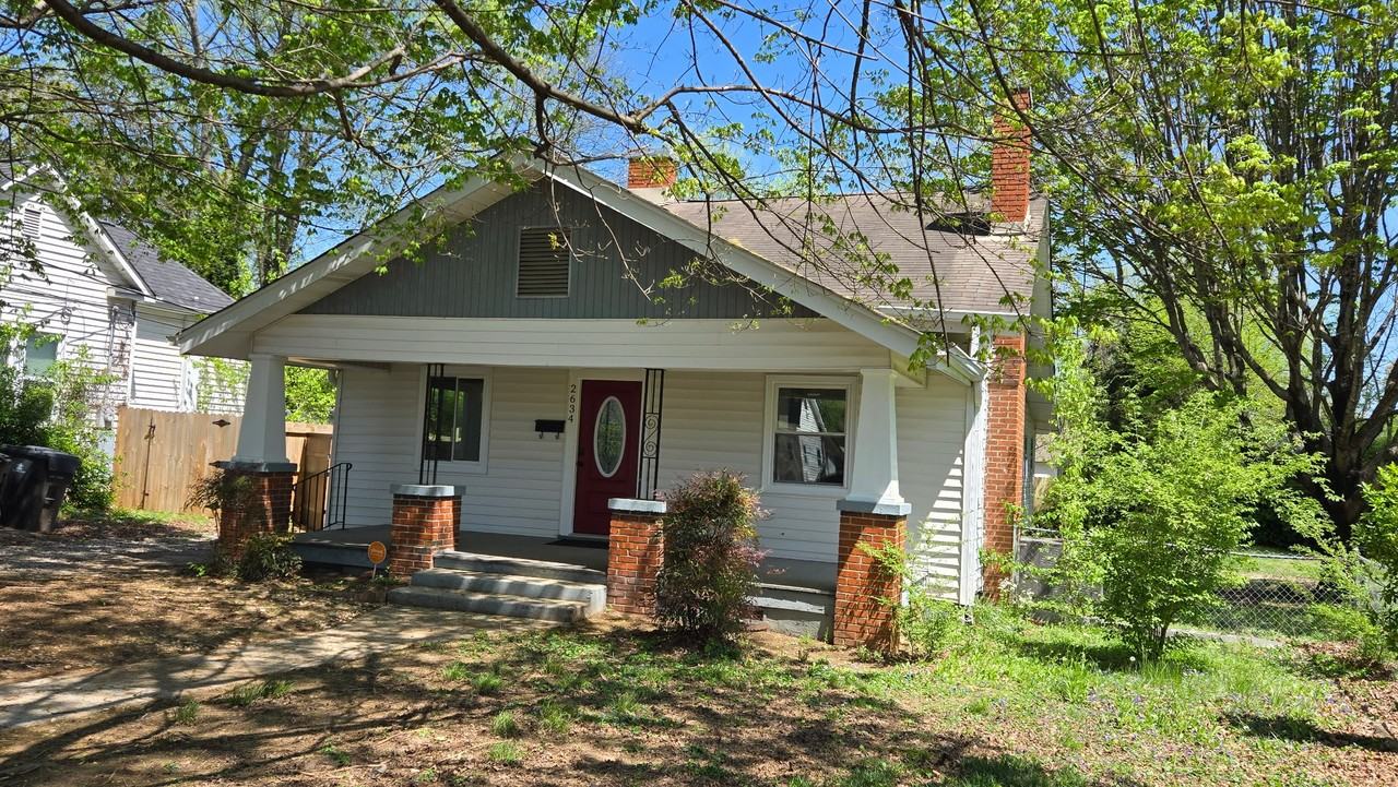 2634 Barton St #1 - Photo 3 of 23