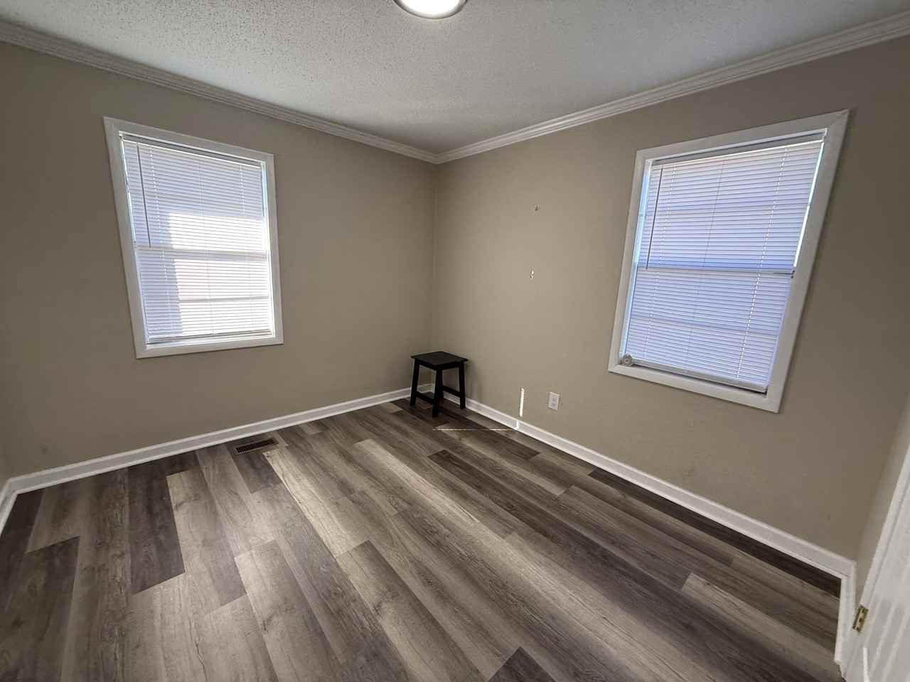 104 Oak Cir #1 - Photo 4 of 8