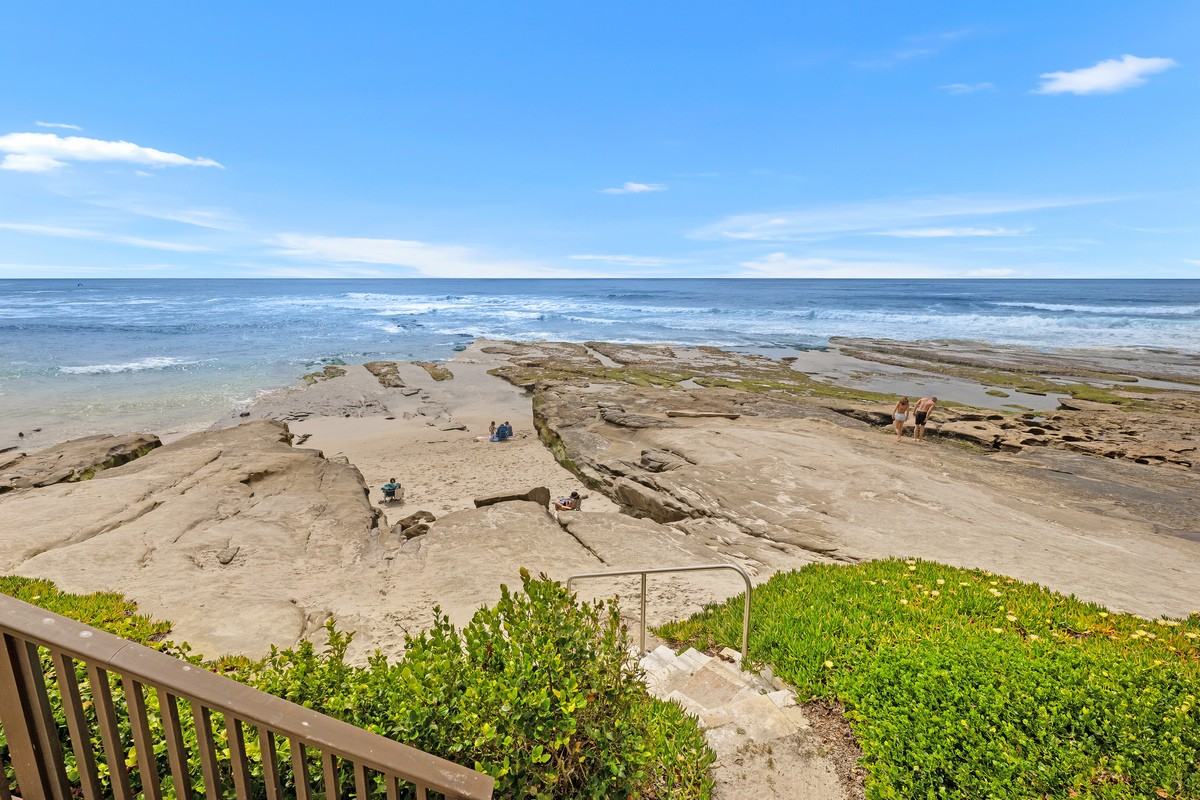 220 Coast Blvd #D - Photo 2 of 32