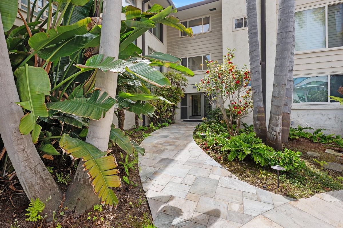 220 Coast Blvd #D - Photo 3 of 32