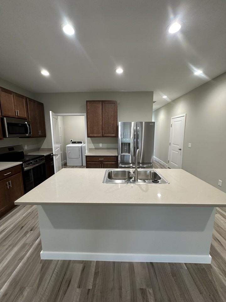 700 N Center St #1 - Photo 5 of 27