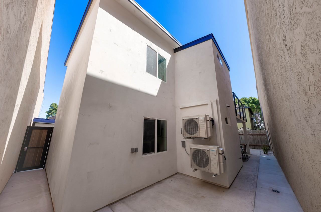 4062 Goldfinch St #1 - Photo 3 of 48