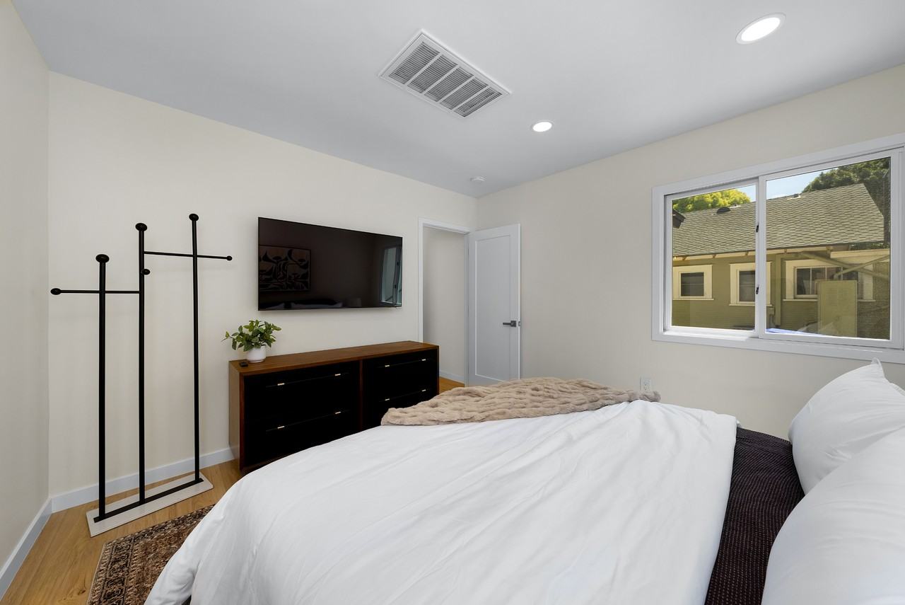 4062 Goldfinch St #1 - Photo 6 of 48