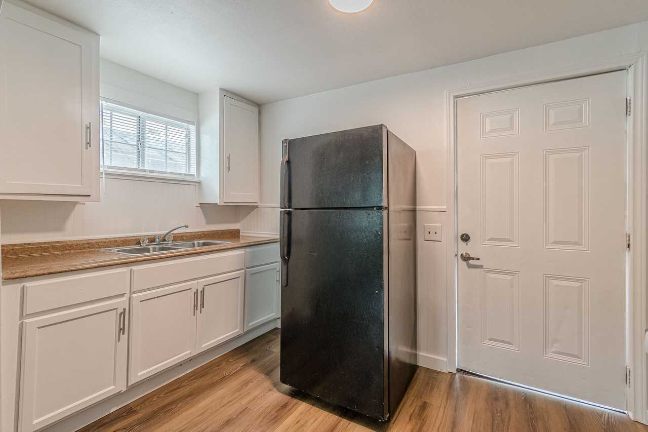 2407 2407 South New Braunfels AvenueUnit 3 #3 - Photo 4 of 14