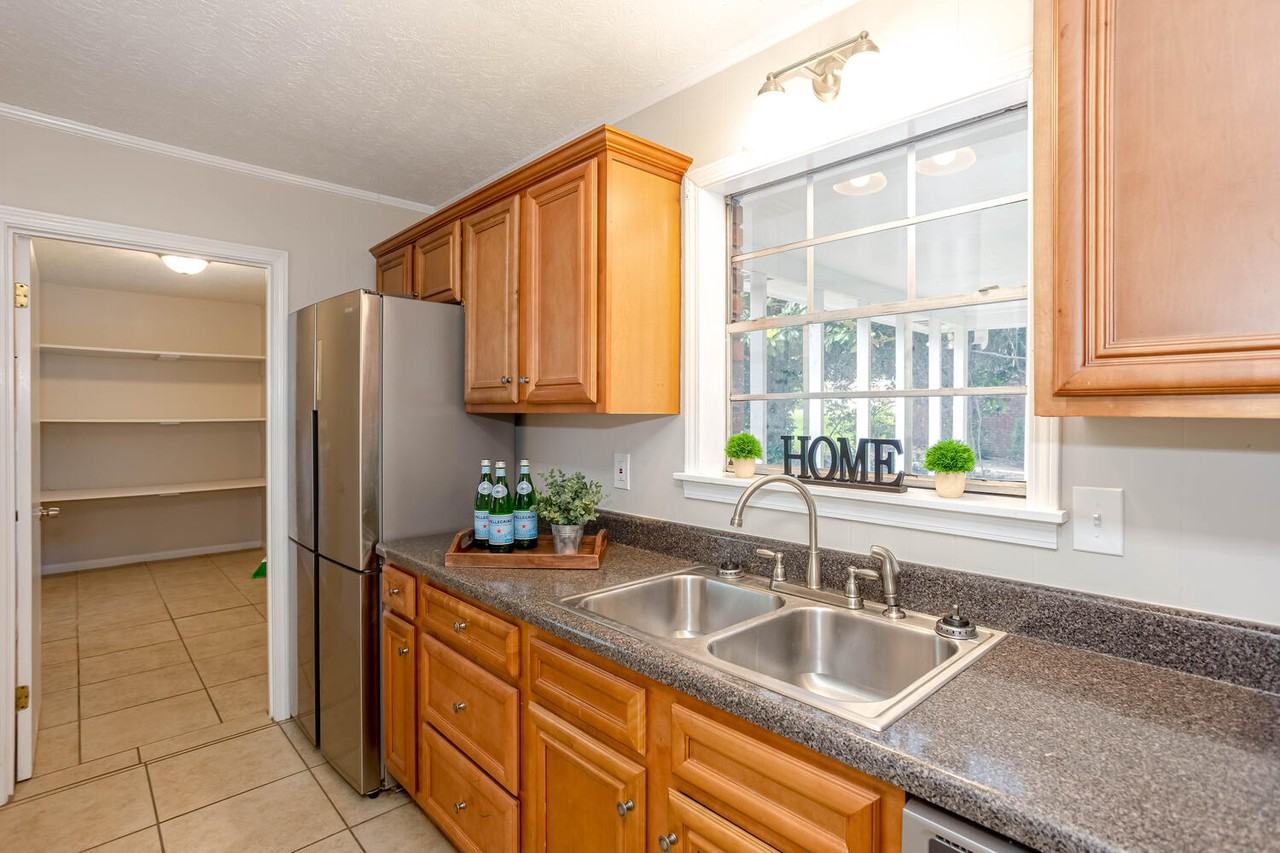 3959 Wedgewood Dr #5 - Photo 5 of 7