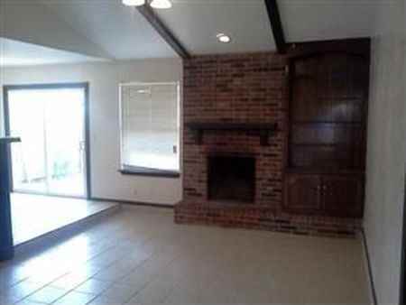 3205 Southeast 55th Street #1 - Photo 7 of 18