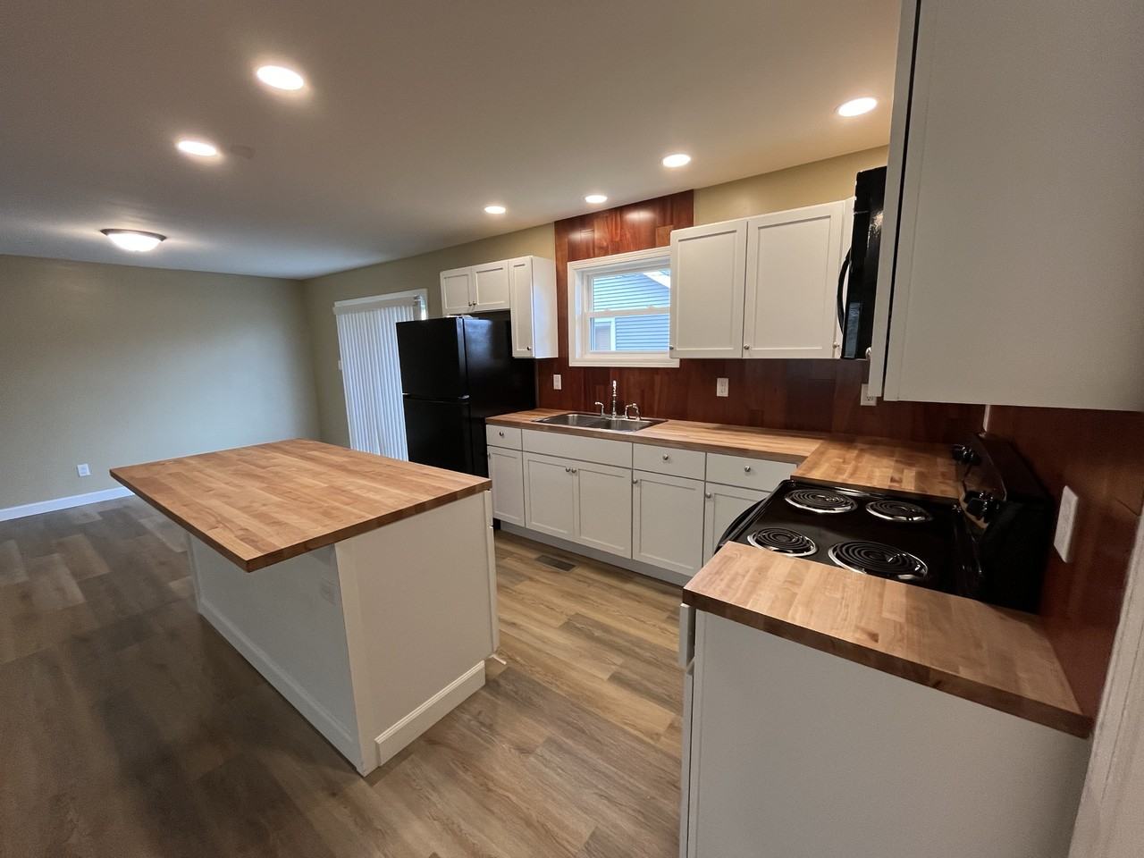 425 Paul Ave #1