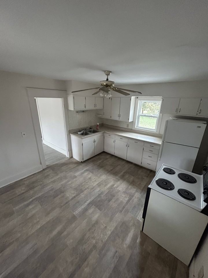 114 S Madison St #3 - Photo 7 of 15