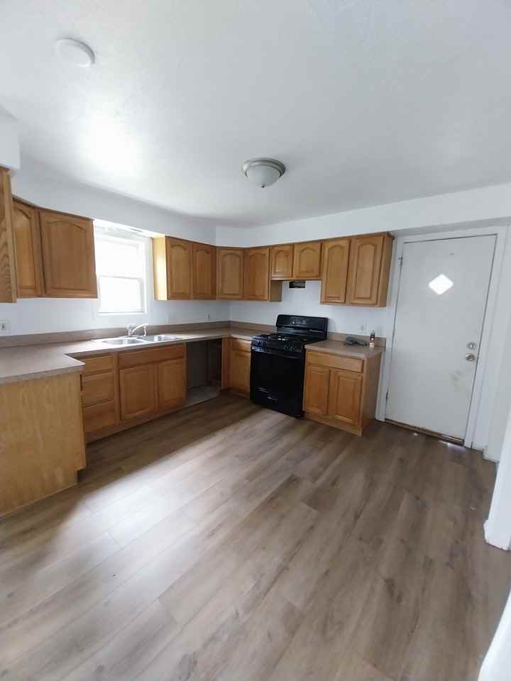 25670 Briardale Ave #1 - Photo 2 of 9