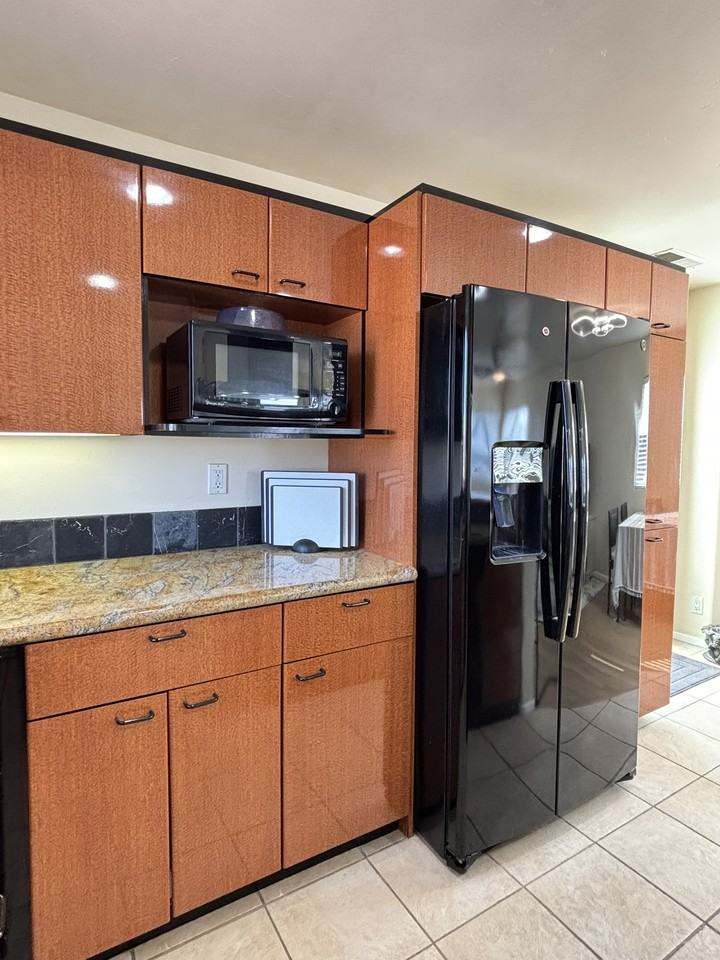 819 Avalon Court #A - Photo 7 of 32