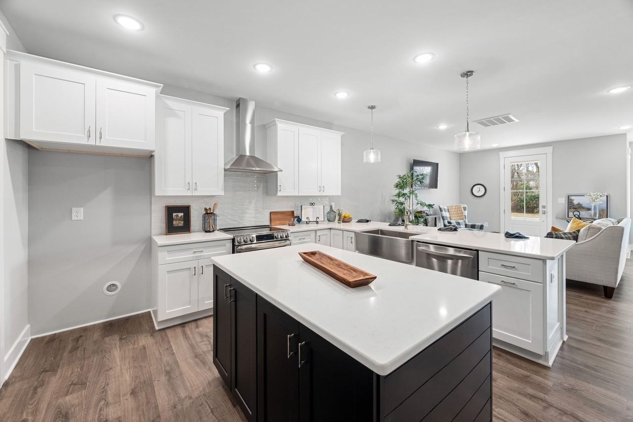 East 4th Street #313 - Photo 6 of 26