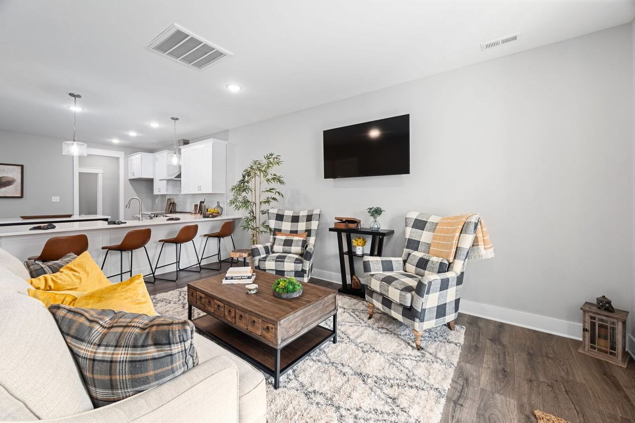 East 4th Street #315 - Photo 4 of 26