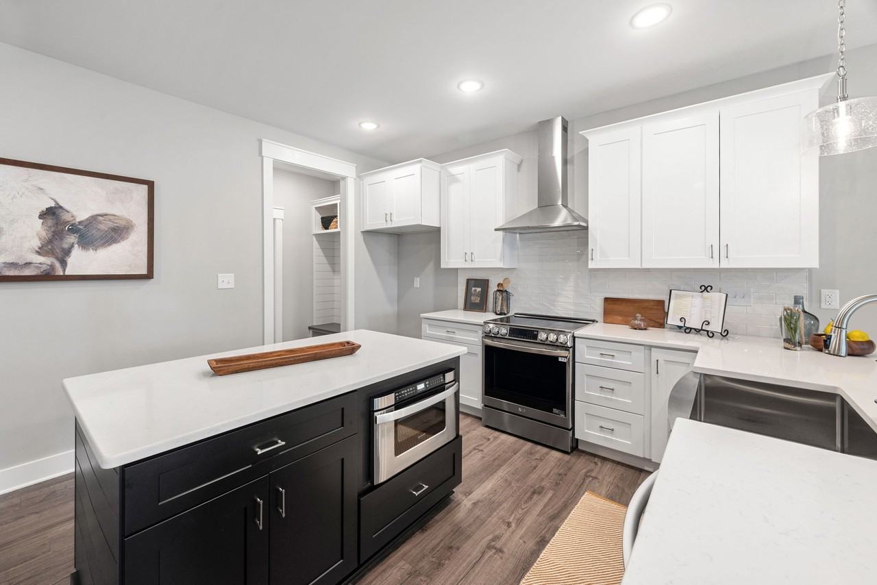 East 4th Street #315 - Photo 5 of 26