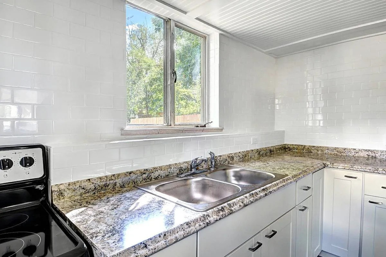 1110 6th St #1112 - Photo 3 of 14