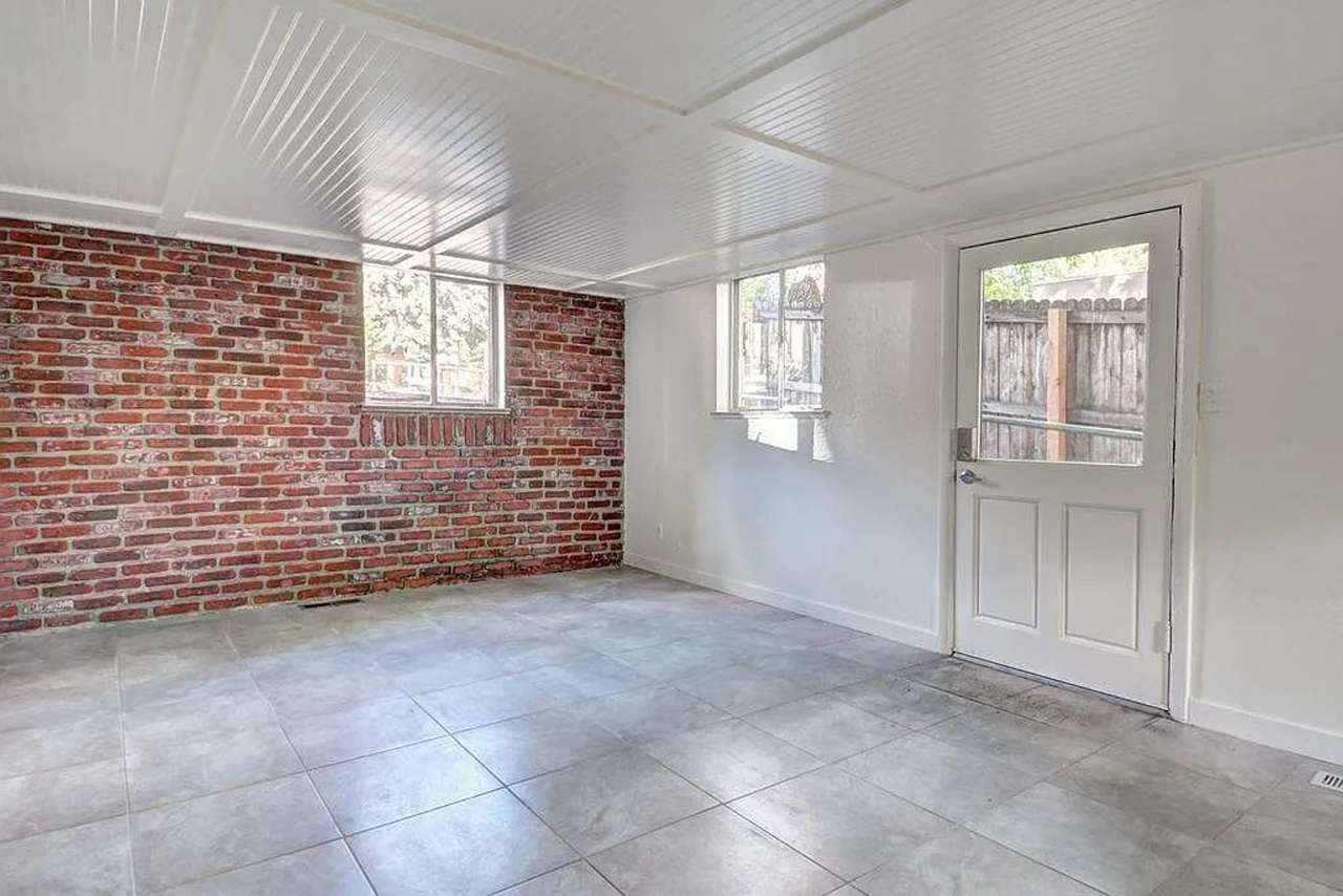 1110 6th St #1112 - Photo 4 of 14