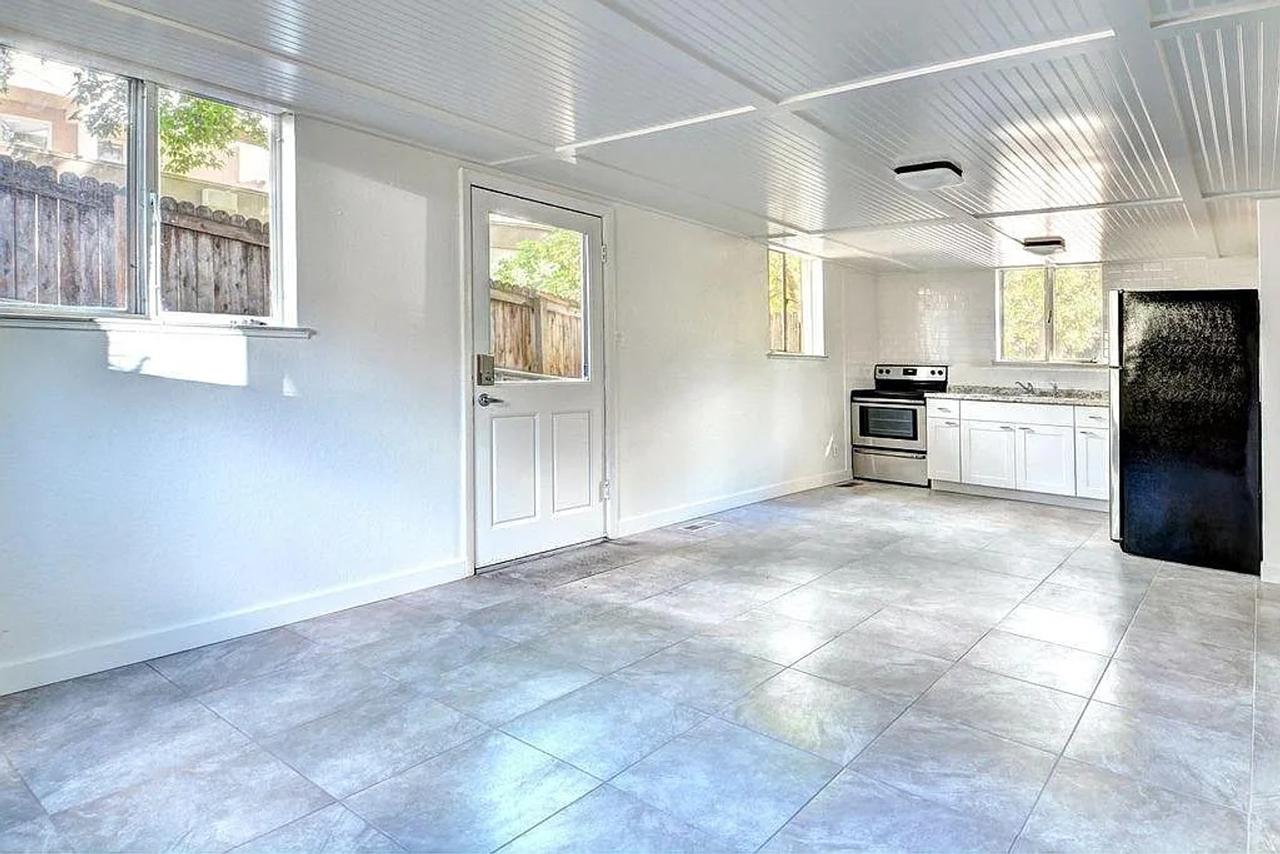 1110 6th St #1112 - Photo 5 of 14