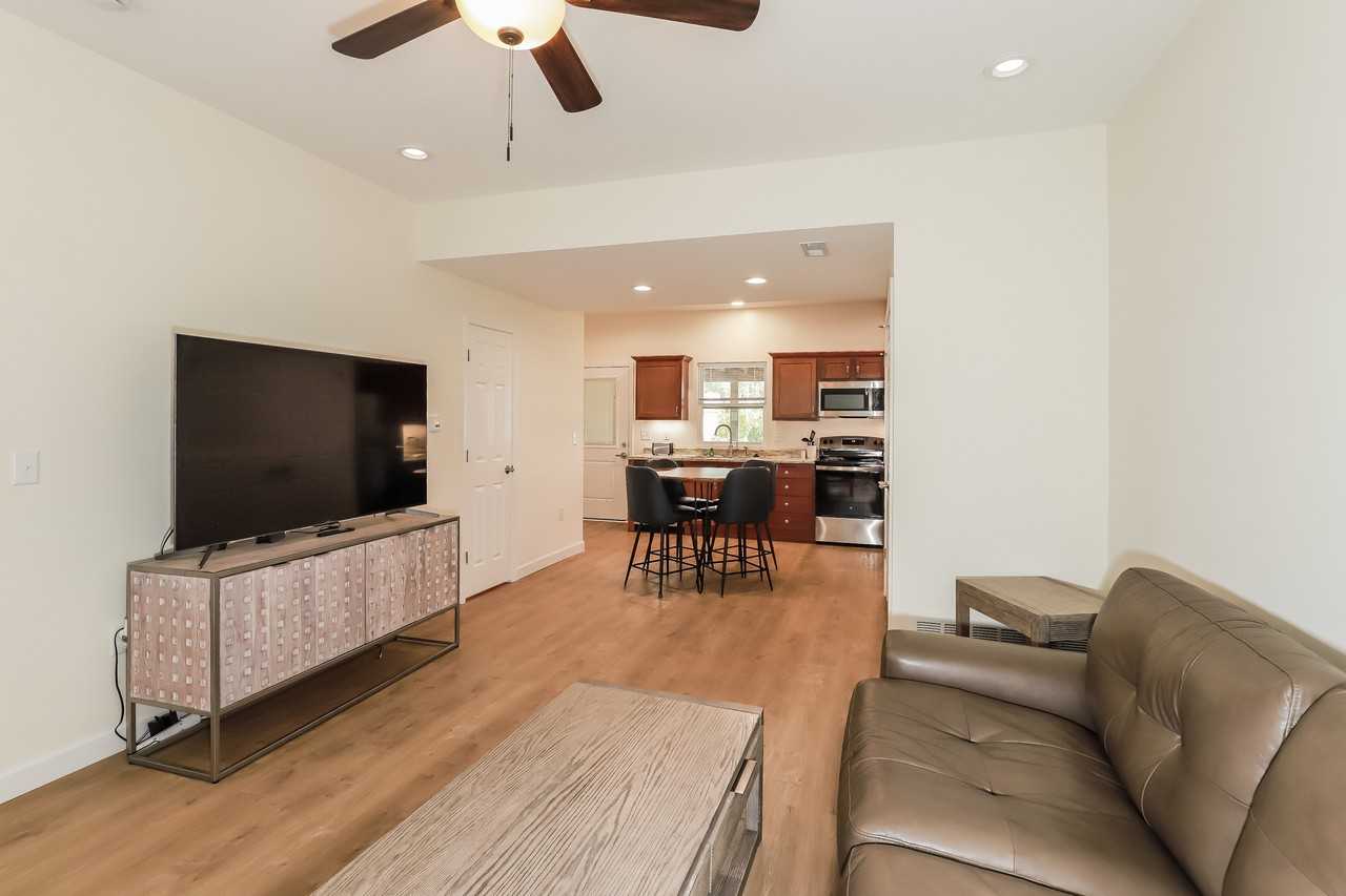 109 Fairlane St - Photo 2 of 19