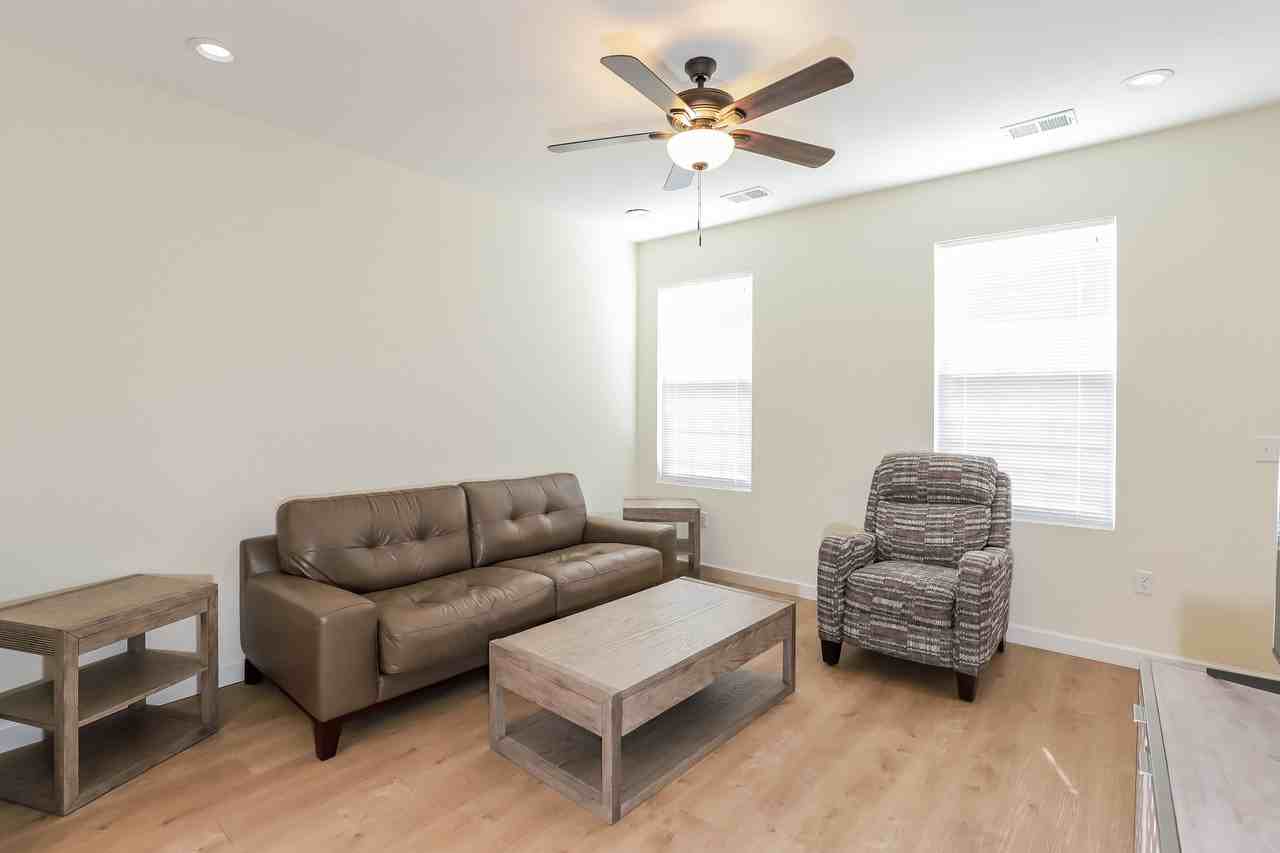 109 Fairlane St - Photo 4 of 19