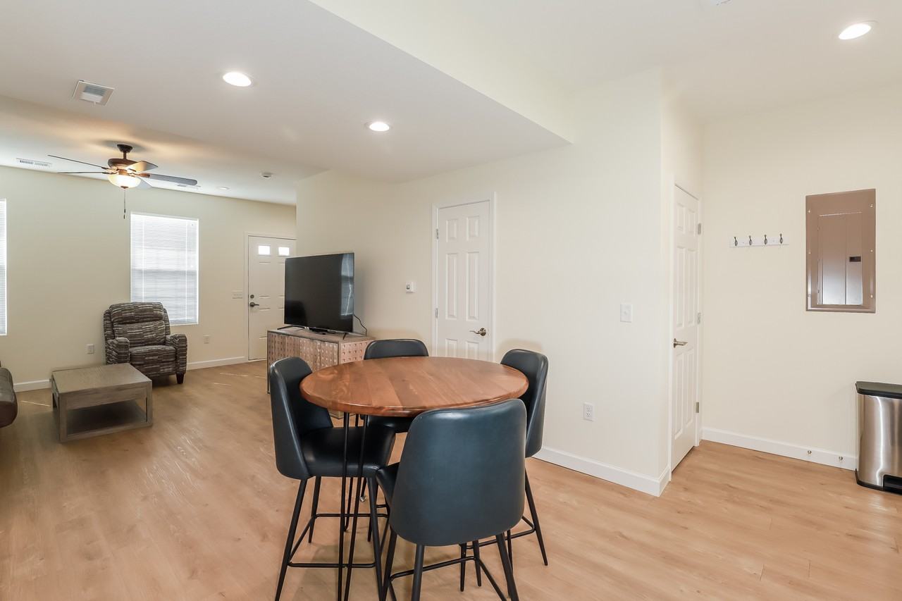 109 Fairlane St - Photo 5 of 19