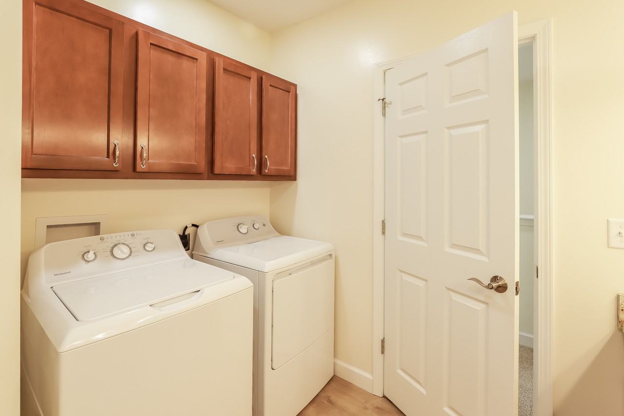 109 Fairlane St - Photo 7 of 19