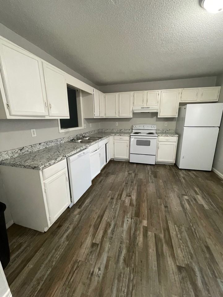 126 Skyhaven Drive #R - Photo 3 of 9