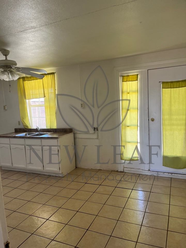 558 East Avenue Q 12 #1 - Photo 4 of 10