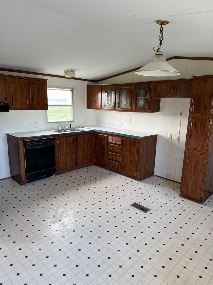 270 South Walnut Street - Photo 5 of 6