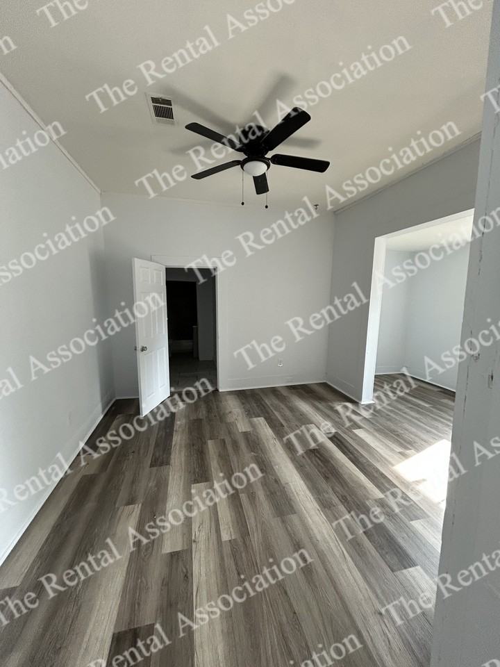 1903 S Grand St #1 - Photo 4 of 22