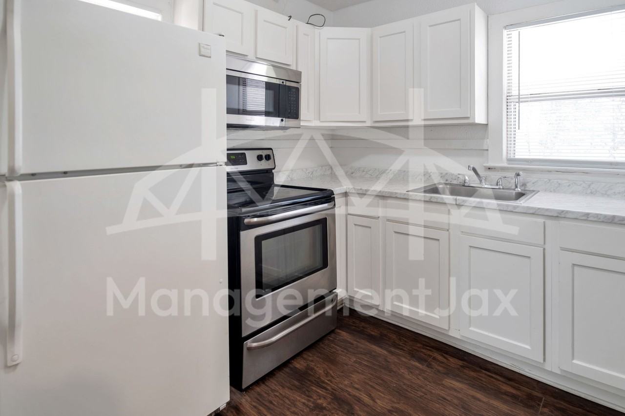 1671 West 35th Street #1 - Photo 4 of 17