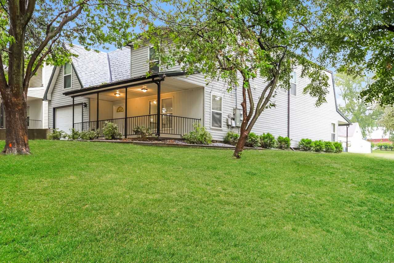 405 Kickapoo St - Photo 2 of 15