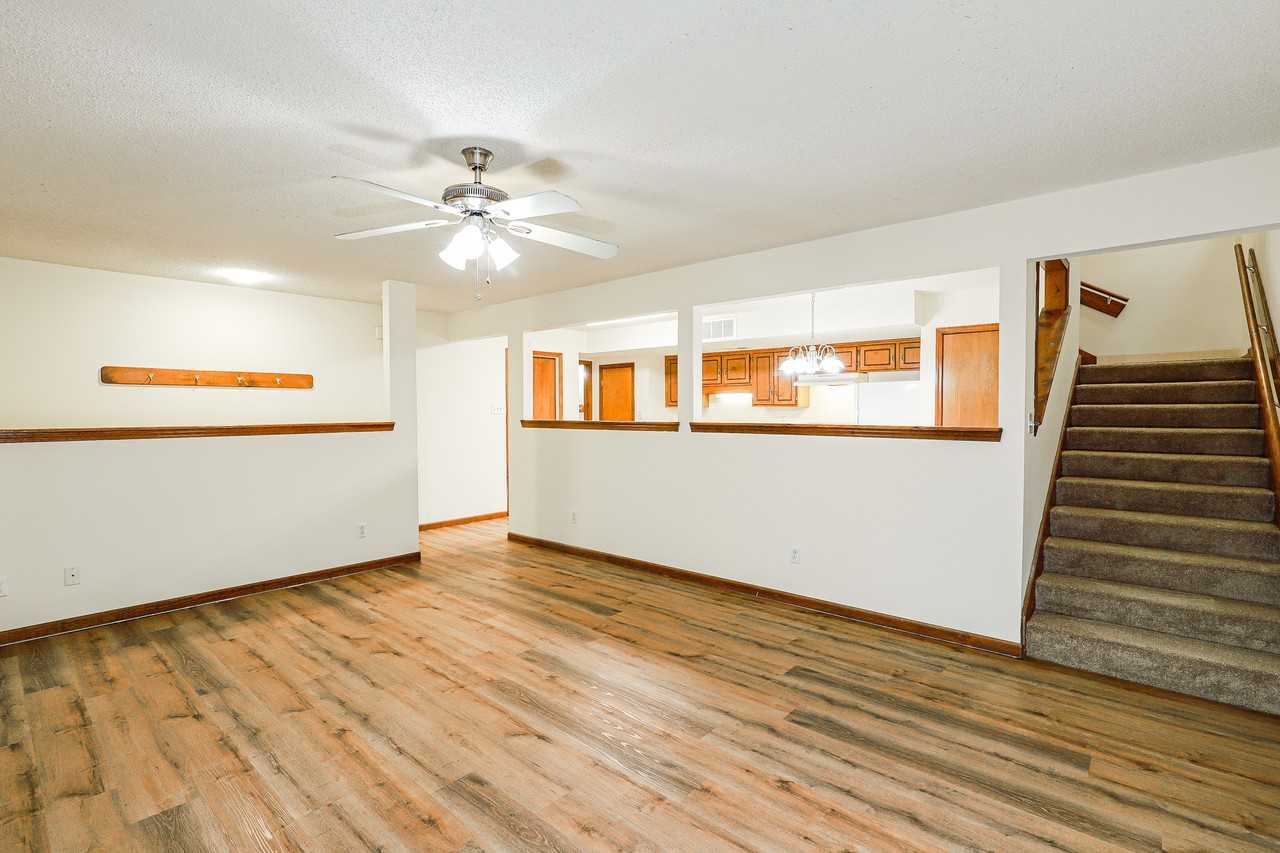 405 Kickapoo St - Photo 6 of 15