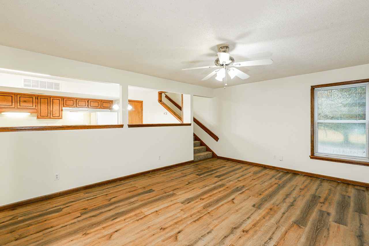 405 Kickapoo St - Photo 7 of 15