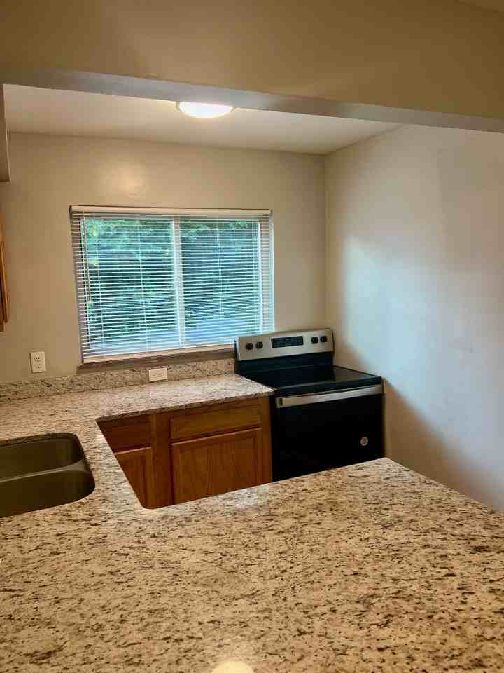 102 Glenridge Place #B - Photo 4 of 22