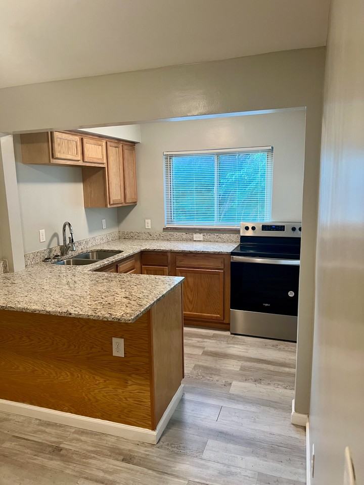 102 Glenridge Place #B - Photo 6 of 22