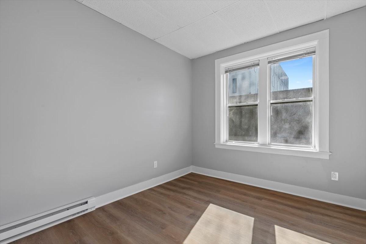 1476 Chapel St #103 - Photo 4 of 10