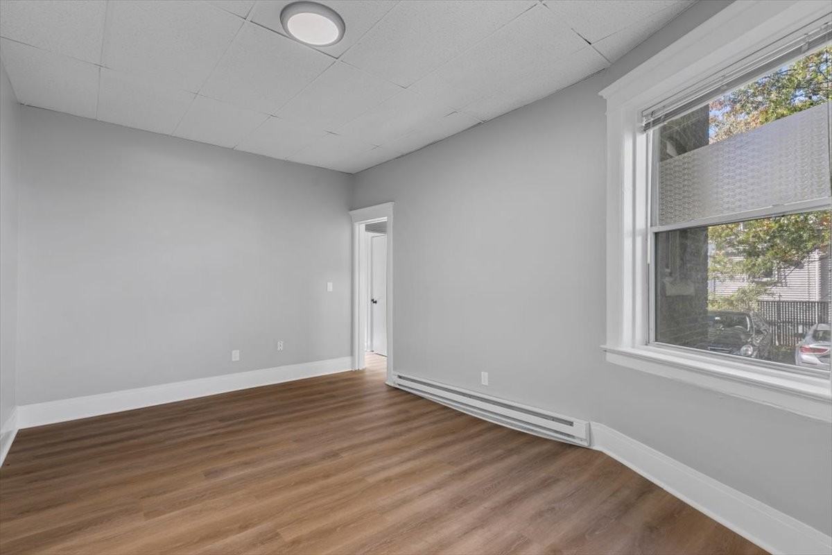 1476 Chapel St #103 - Photo 7 of 10