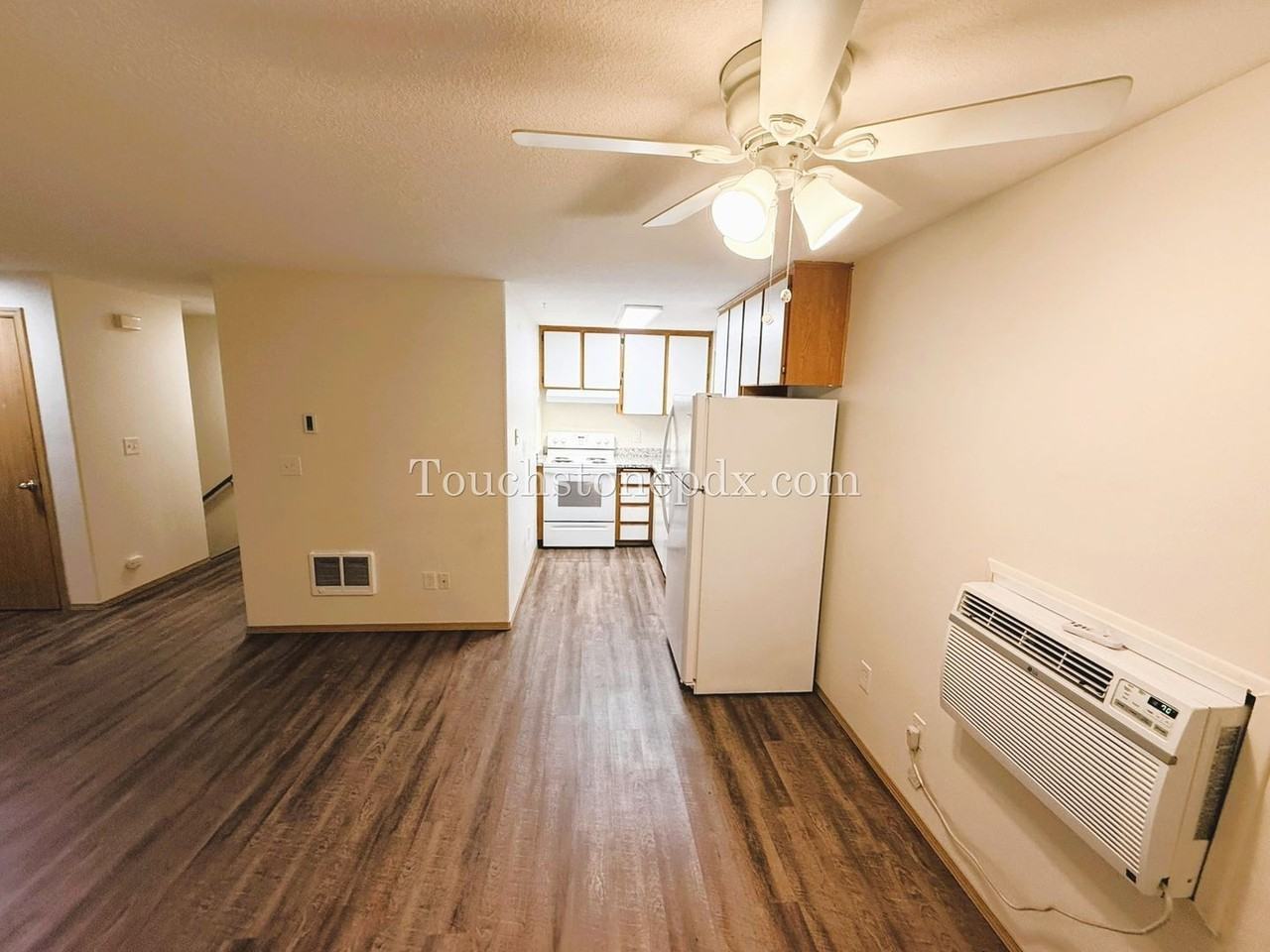 409 Se 143rd Ave #101 - Photo 5 of 10