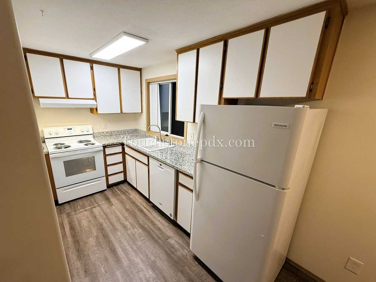 409 Se 143rd Ave #101 - Photo 6 of 10